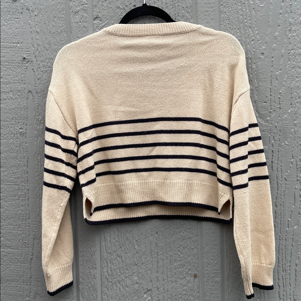 H&M Cream and Black Striped V-Neck Sweater Size: S - Picture 6 of 8